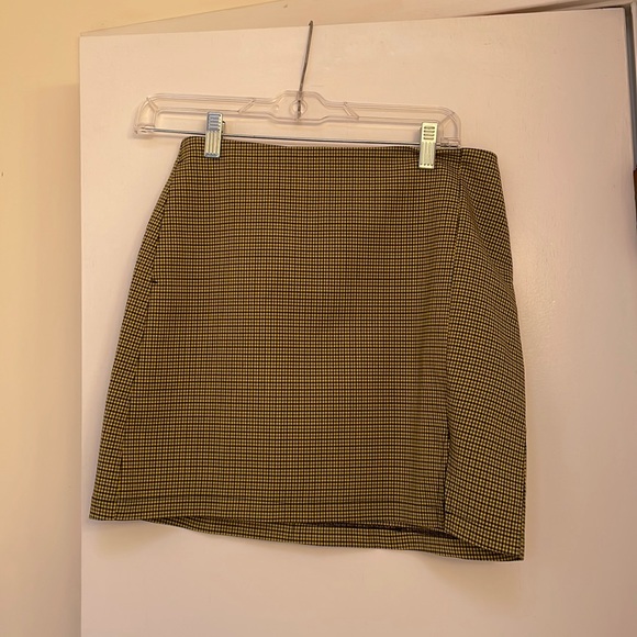 Urban outfitters yellow mini skirt with slit detail - Picture 1 of 6